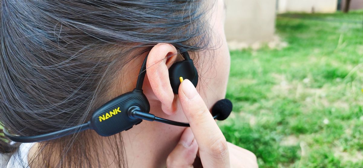 麦克风邂逅骨传导，高效办公实用性全面升级