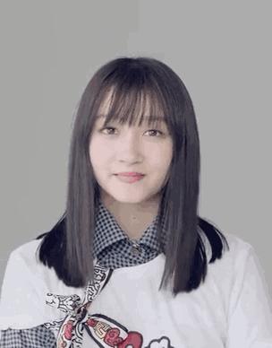 八字刘海怎么打理才不会显头秃,12岁圆脸头秃长发适合剪什么刘海