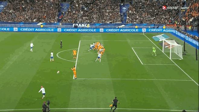 欧预赛姆巴佩戴帽吉鲁惊天倒钩,欧预赛法国荷兰姆巴佩梅开二度