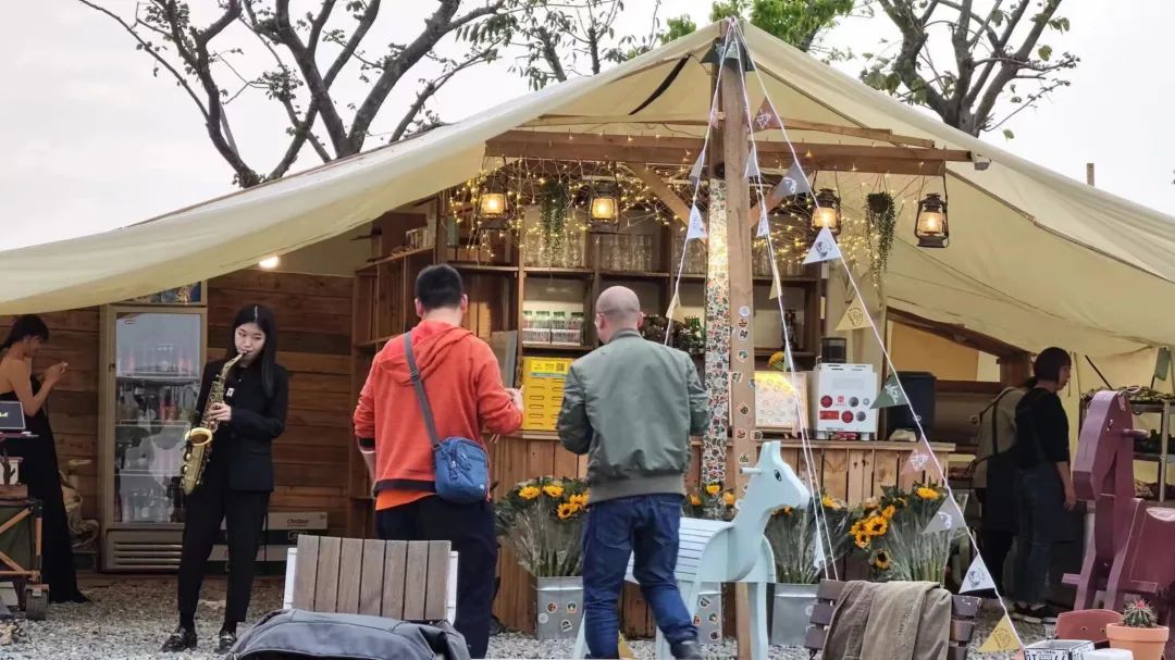 踏青露营地推荐,空港花田古朴森林露营地