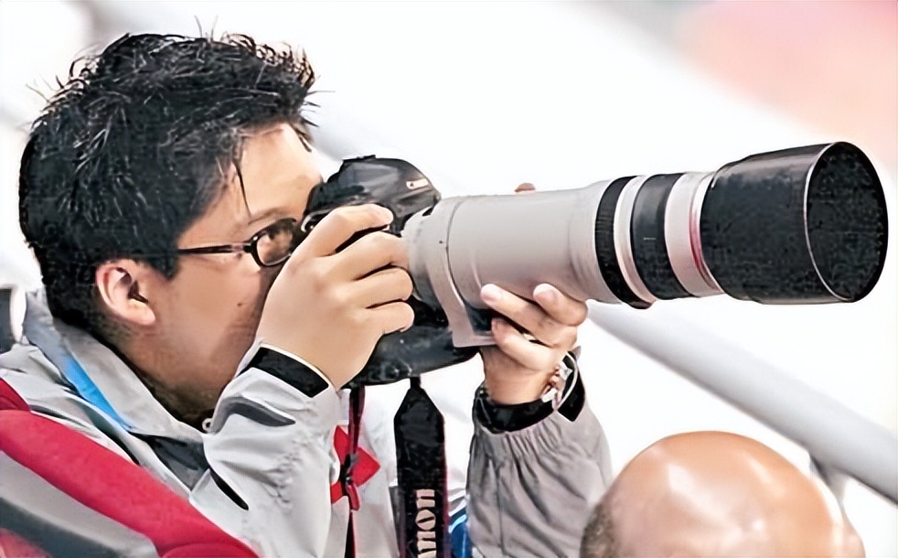 郭晶晶晒庆生视频,郭晶晶帮老公整理衣服