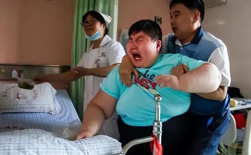 14岁300斤的小胖子,江西14岁少年体重300