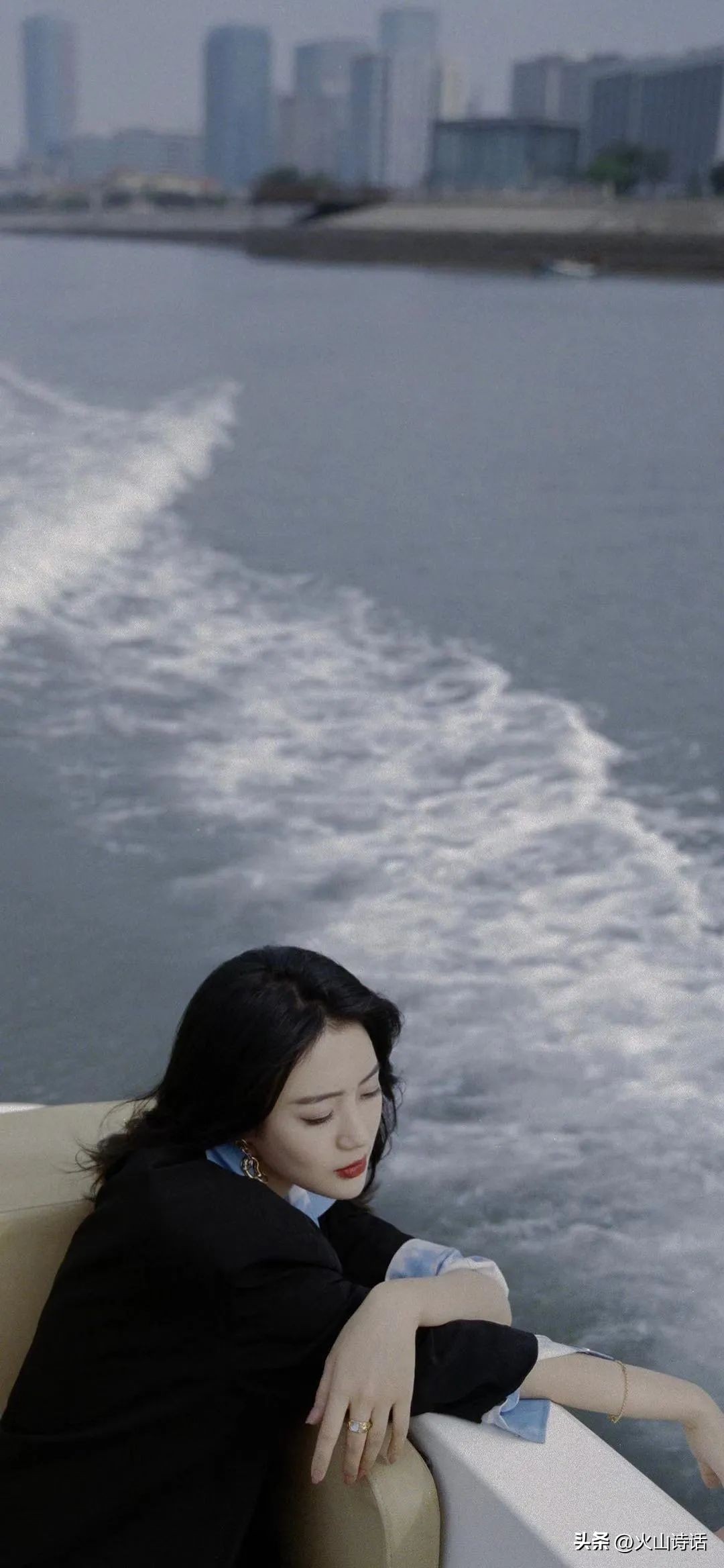 王梓薇：95后小花中的一颗新星，写真很甜很甜啊，太爱了！