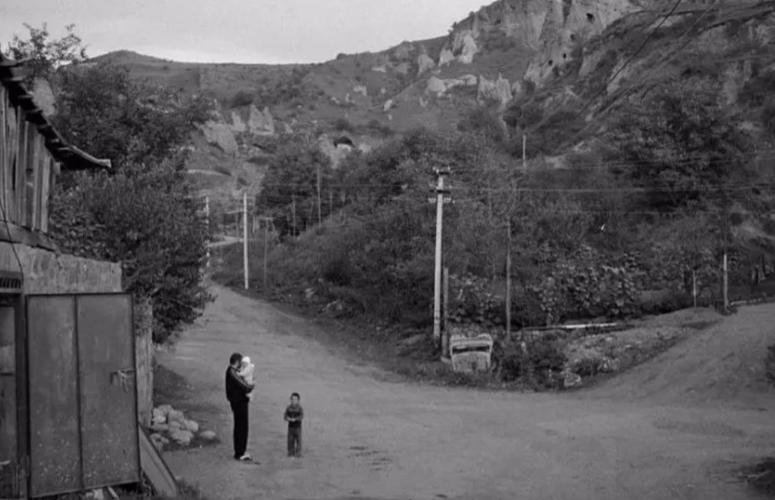 10年前父亲被人打死后续,目睹父亲被杀二十年后亲自报仇