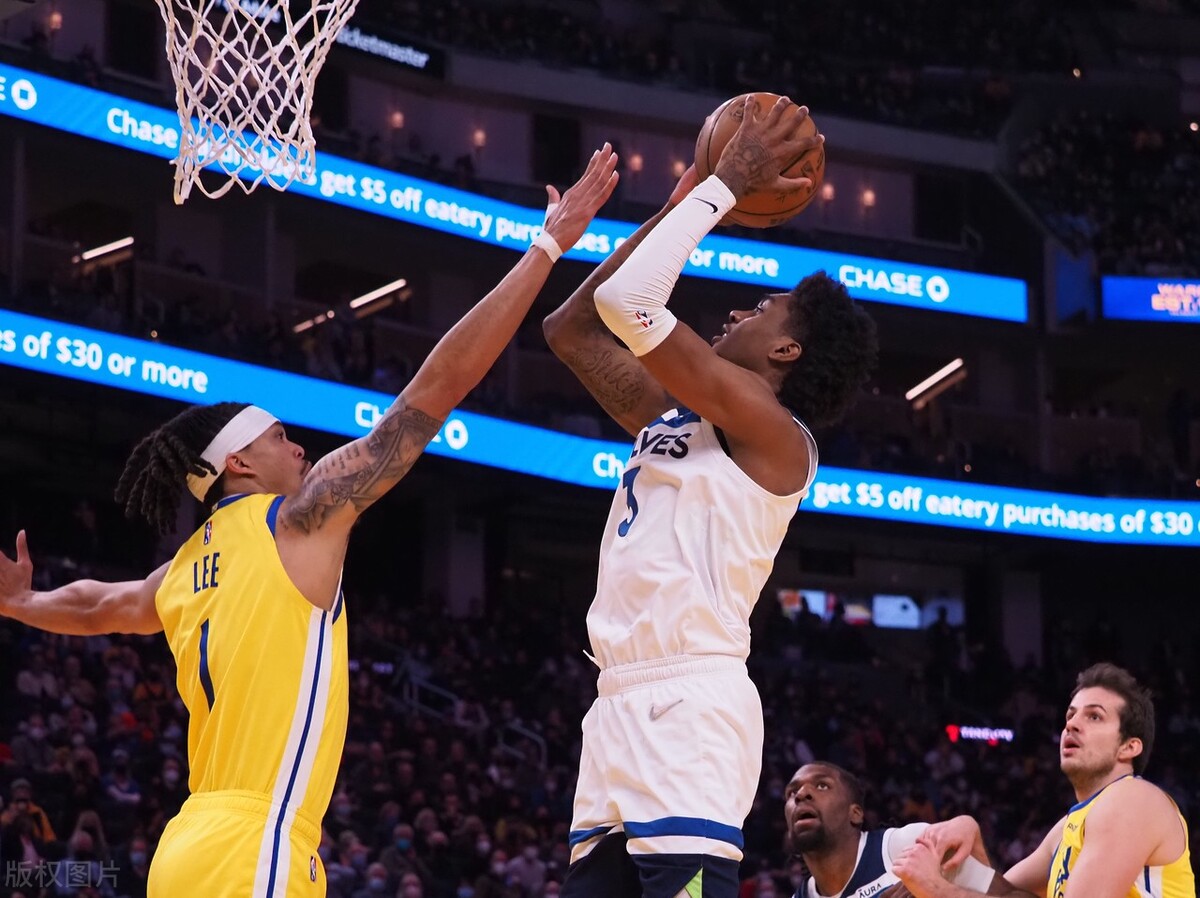 勇士击败湖人维金斯关键三分球,水花杜兰特维金斯唐斯