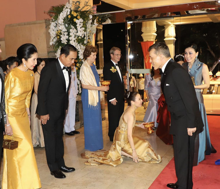 泰国拉玛十世王后照片,泰国国王拉玛十世图片