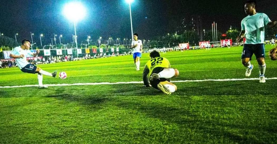 董路怒批村超球队业余,董路足球报文章