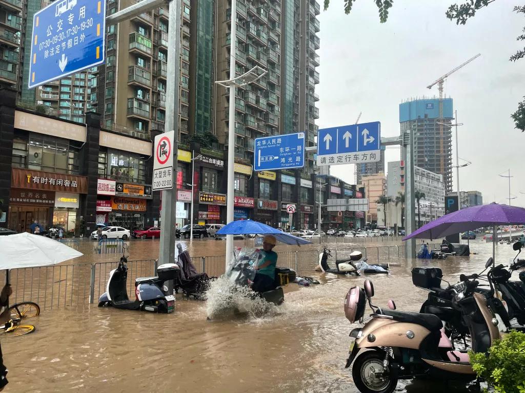 深圳暴雨商场秒变水帘峡,深圳特大暴雨事件分析