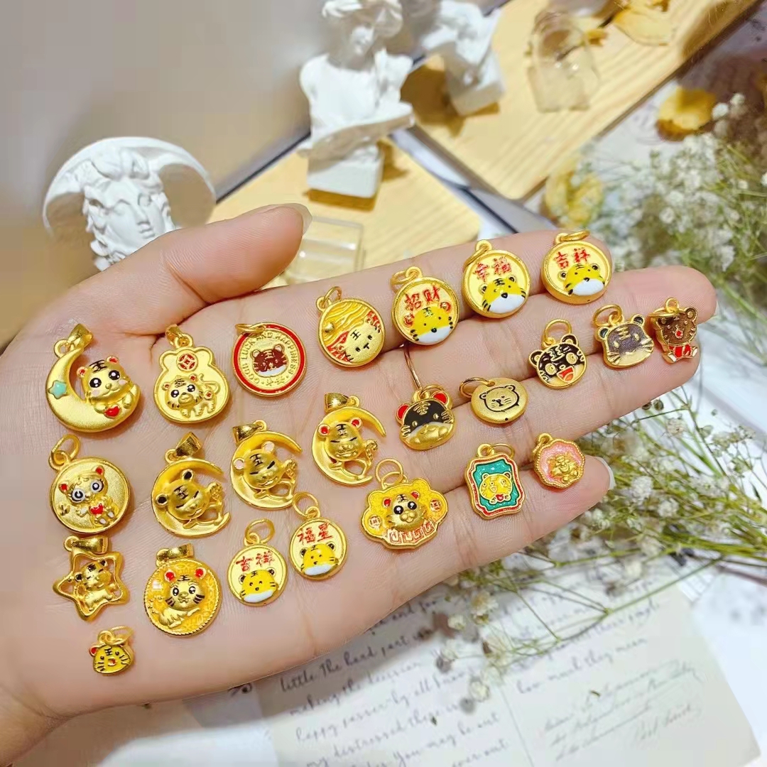 国际金价涨至年内新高2013,国际金价2023年涨超13