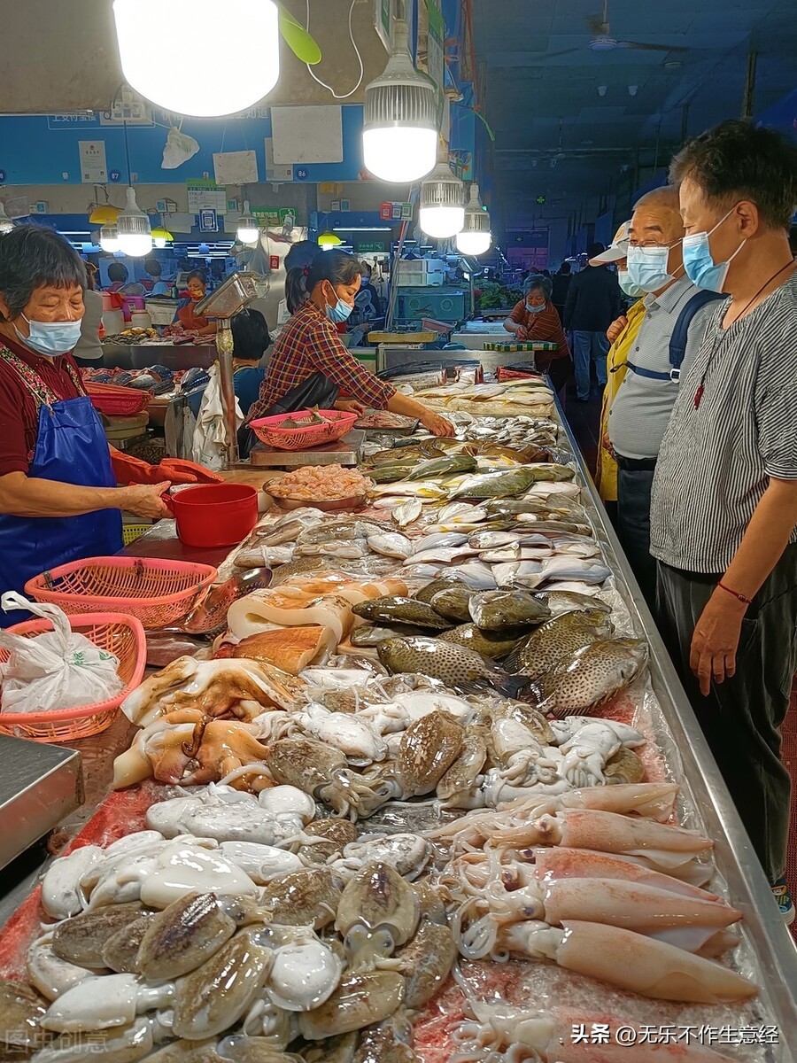 老板利用员工人性的弱点赚钱,卖海鲜套路骗局揭秘