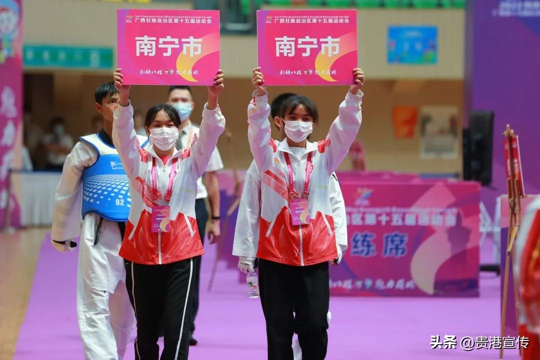 区运会有一群可爱又可敬的人，他们有一个共同的名字：志愿者！