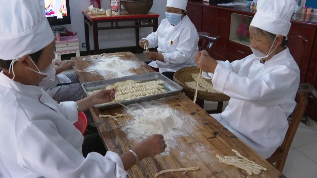 新绛手工麻花老式,麻花小作坊生意