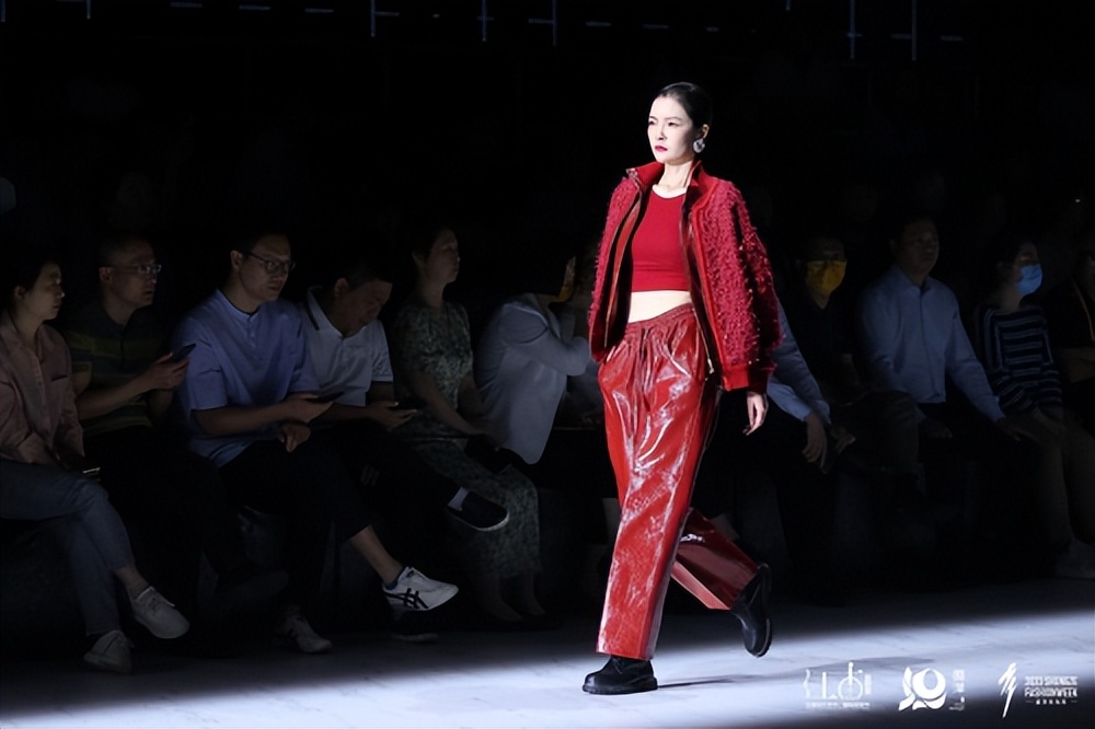 2023年新款时尚女装盐系气质,盛泽时尚女装