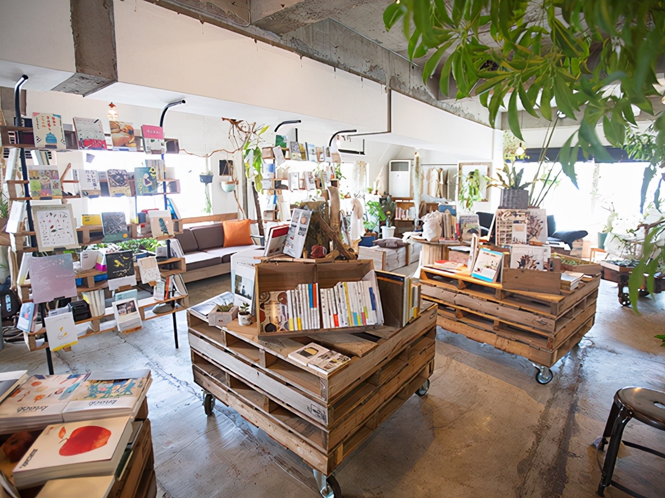 手工咖啡屋改造,废弃的家具改造成文具盒