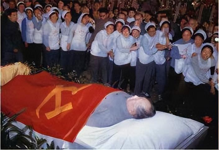 毛主席的水晶棺：纯度99.9999%，能抗8级地震，至今无人能再做