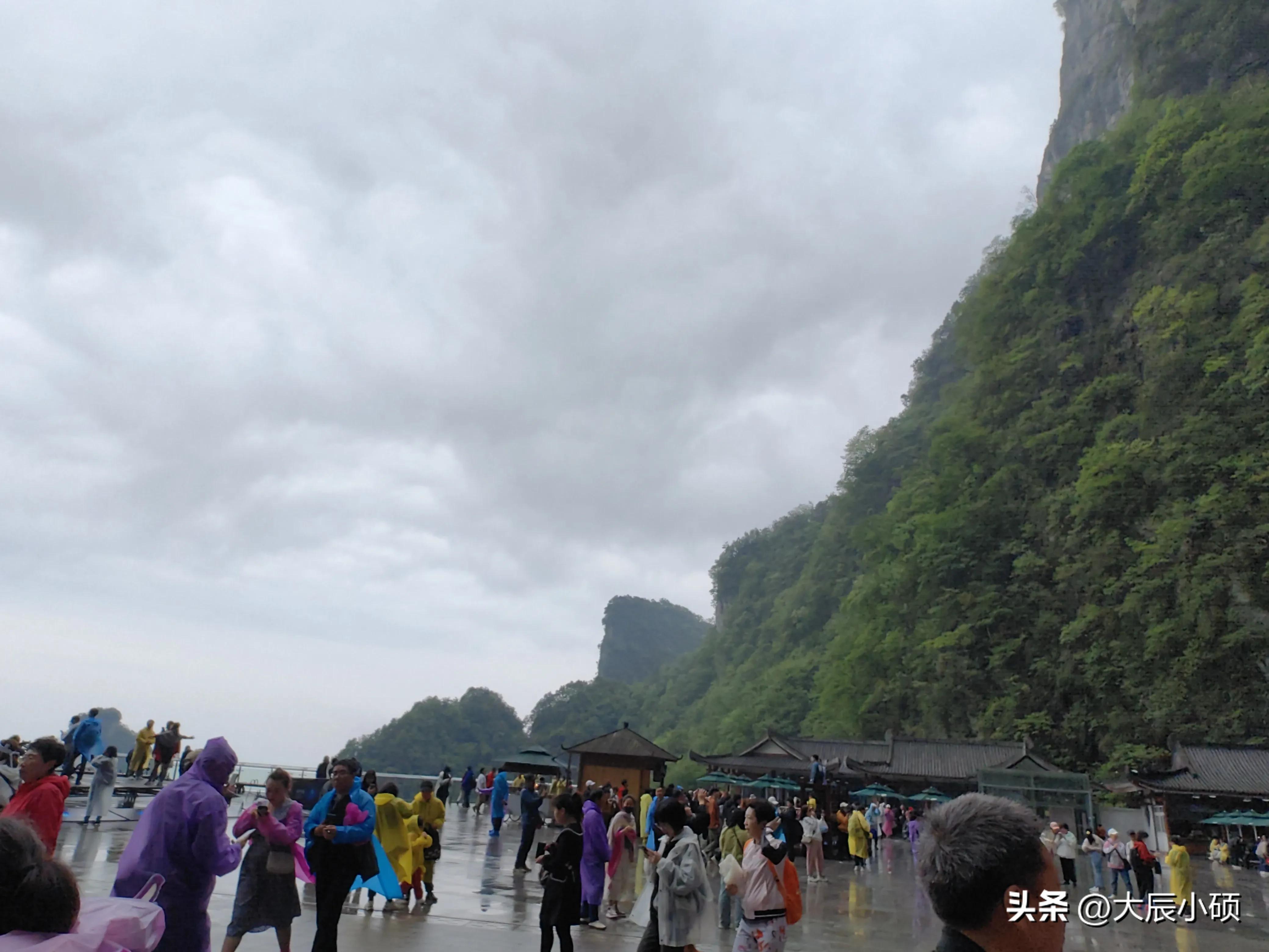 同学们出去郊游,同学们旅游玩得好开心