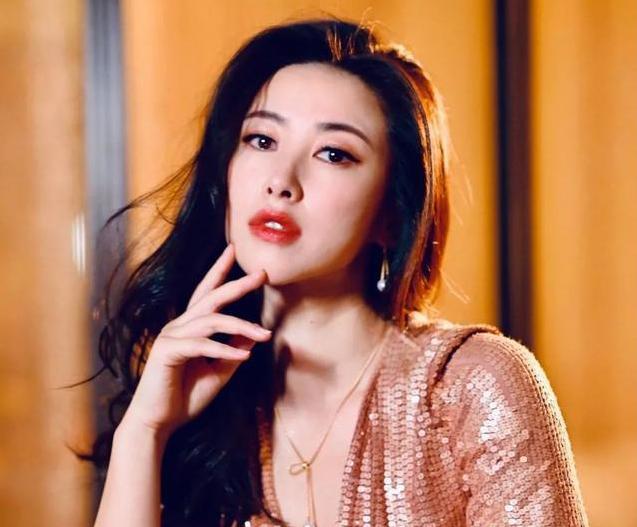 女星珠圆玉润和骨瘦如柴的差距,女星瘦骨如柴珠圆玉润