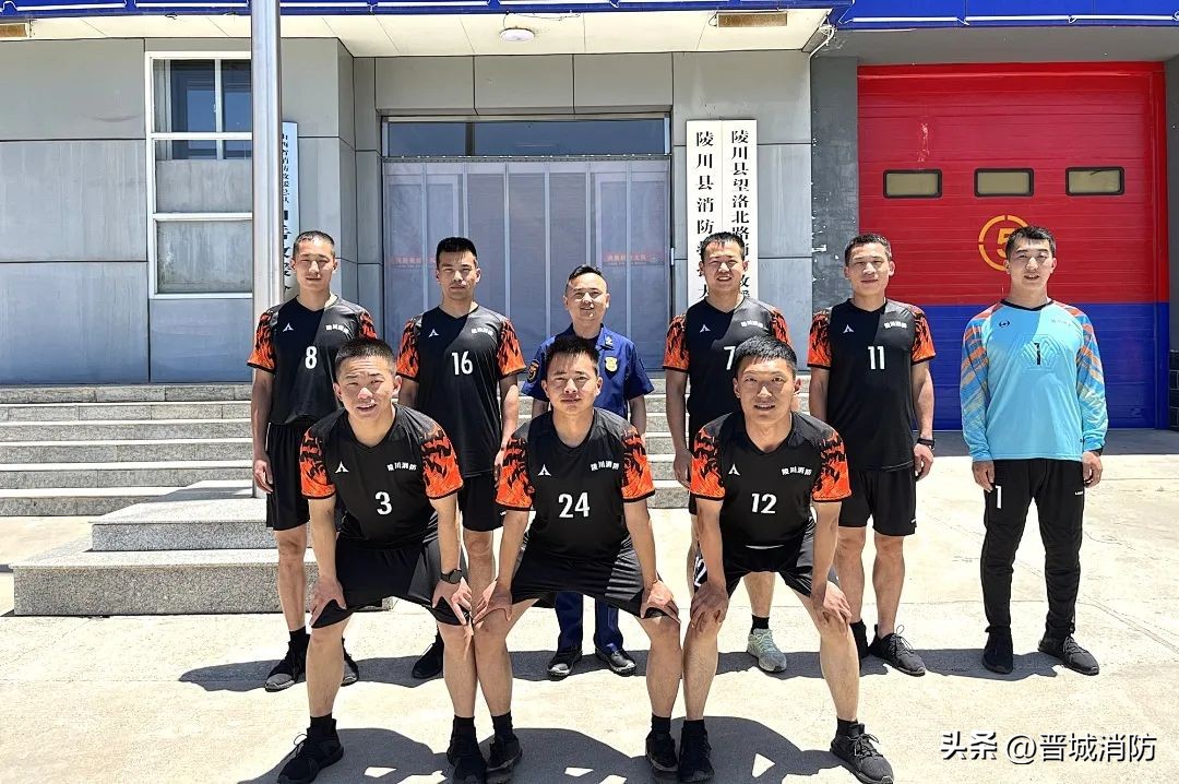 绿茵场上,绿茵场上展风采