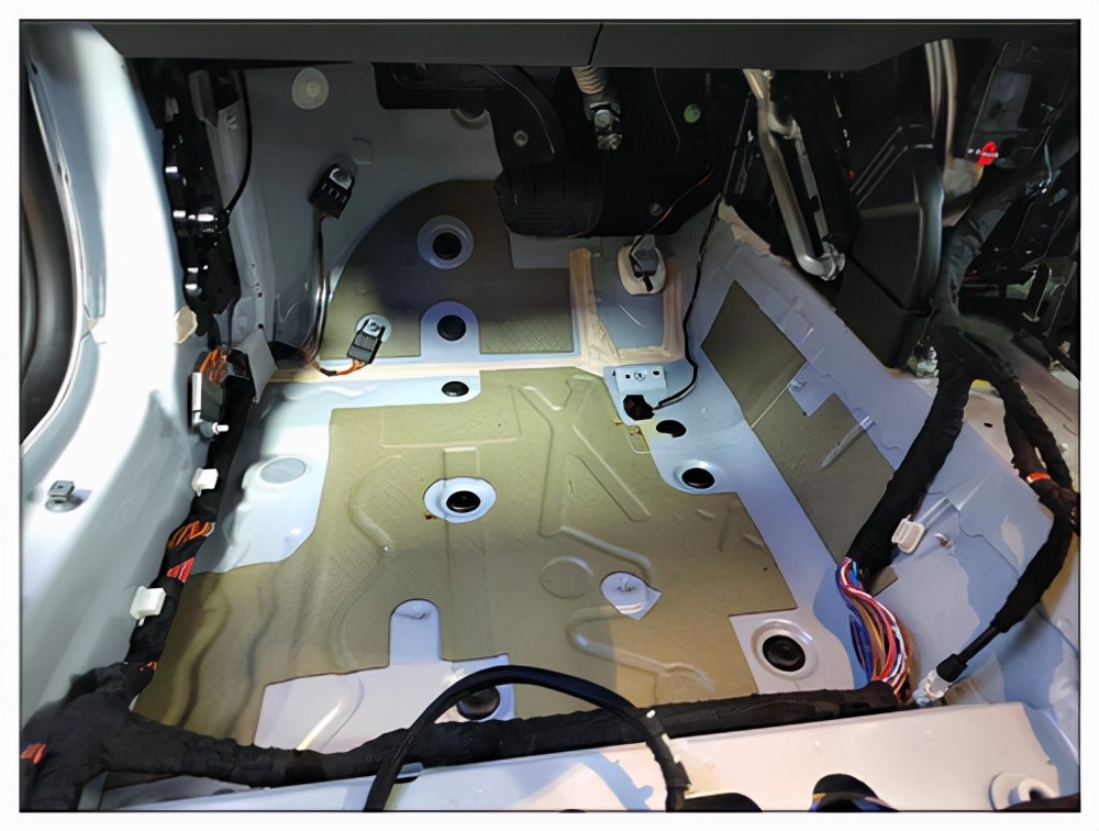 昆山隔音玻璃加装,昆山汽车音响改装宝马