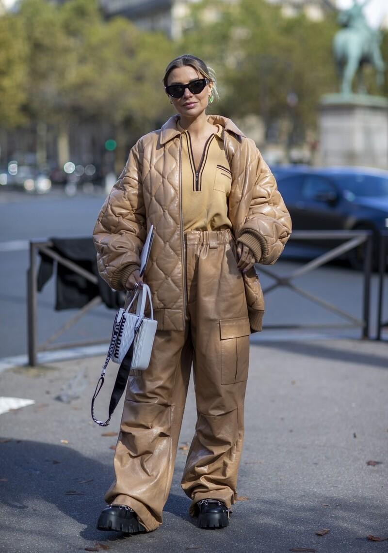 年轻人适合穿什么样皮质羽绒服,羽绒服穿上很有气质