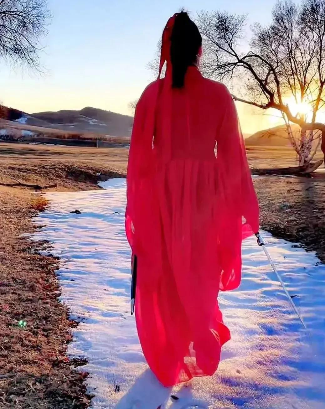 谋心者4：莫哥的罗盘不但能测死人，还能测活人，越靠近越尖叫