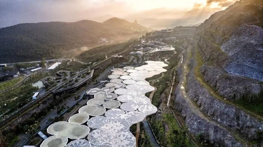 废弃矿坑即将改造的主题区,废弃矿坑生态修复与景观改造