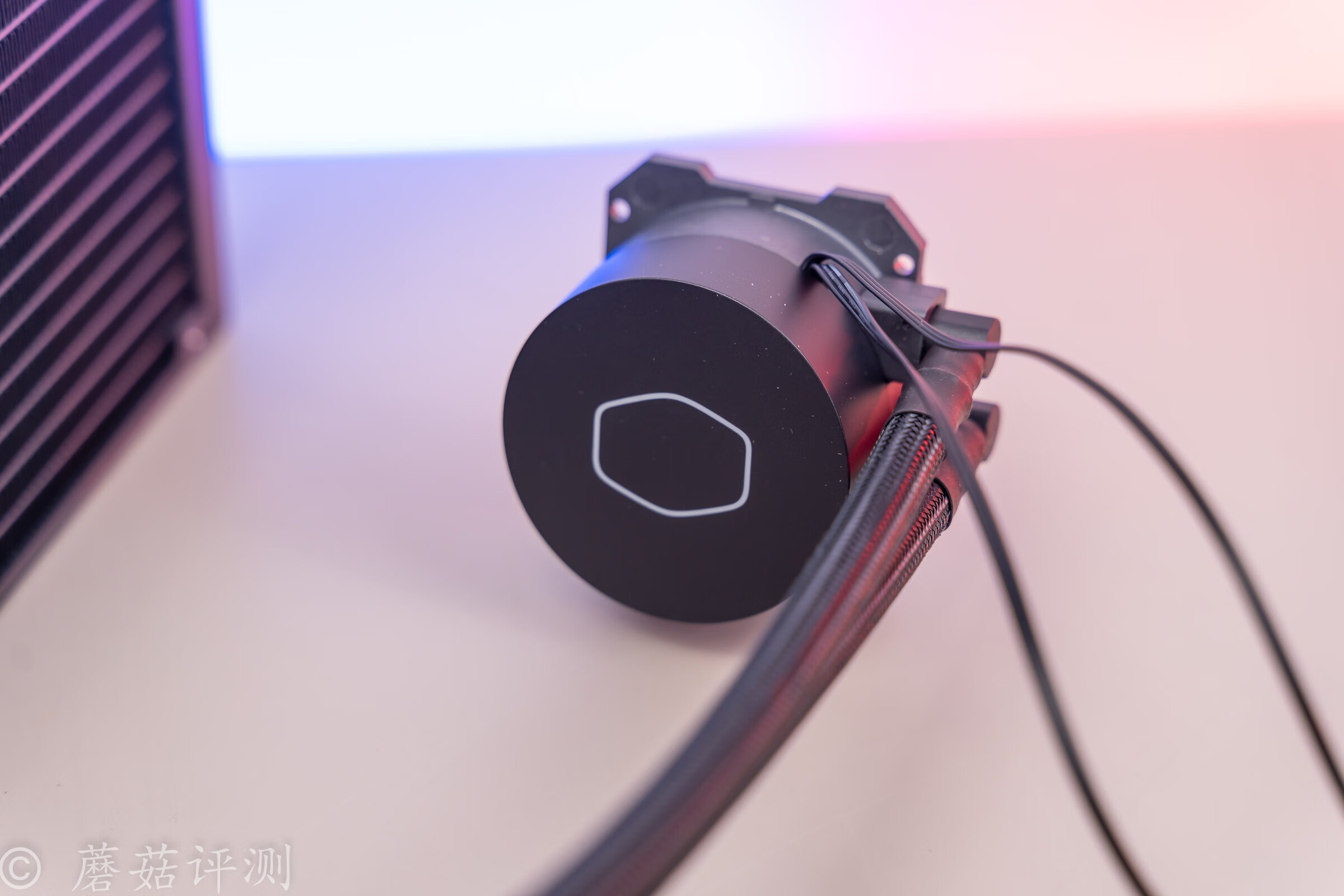 连续多日的高温，让朋友家的主机燥热难耐、更换机箱散热后获新生