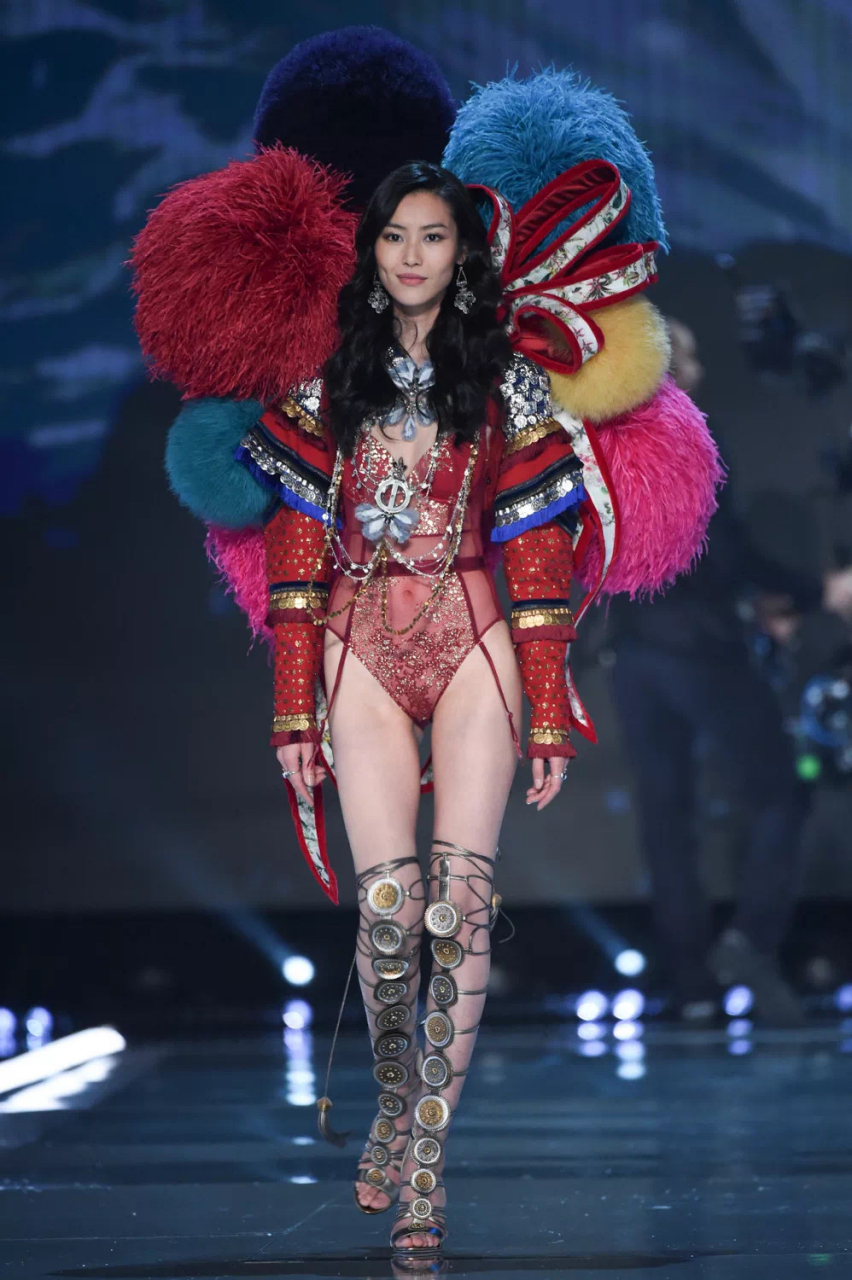 超模刘雯身价,时尚模特刘雯