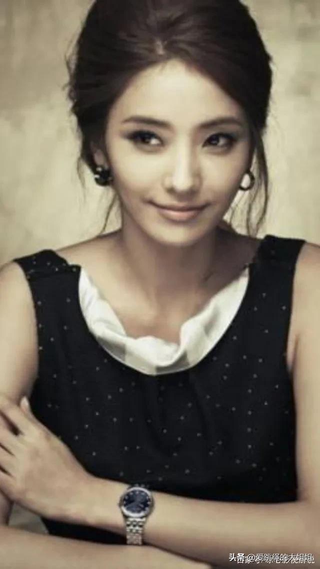 lisa和韩彩英谁是真人芭比 (韩彩英吊带)