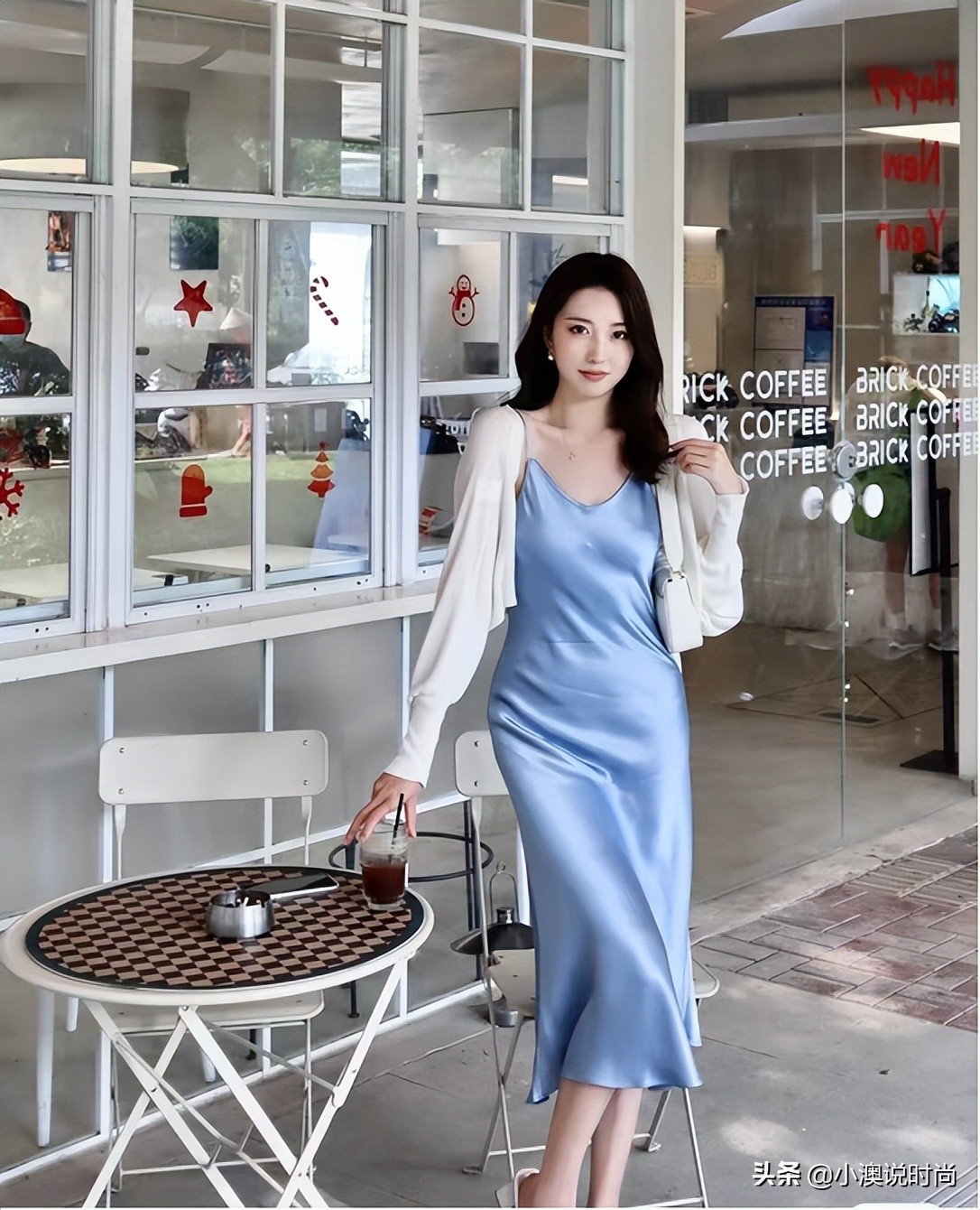 今年超火的裙子叫“凉凉裙”，时髦洋气显高级，扁臀女人都在穿