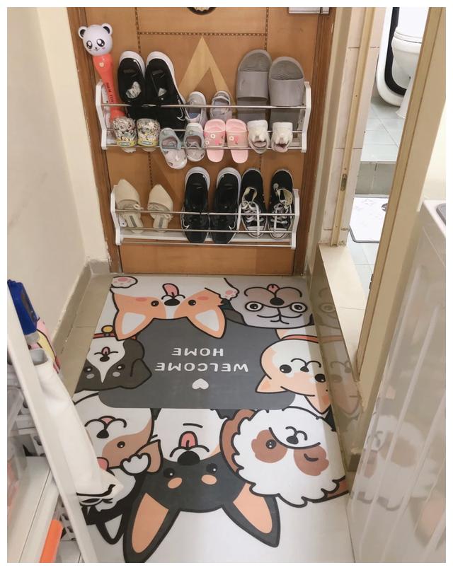 香港一家三口住8平米的房子视频,香港屋邨的真实生活