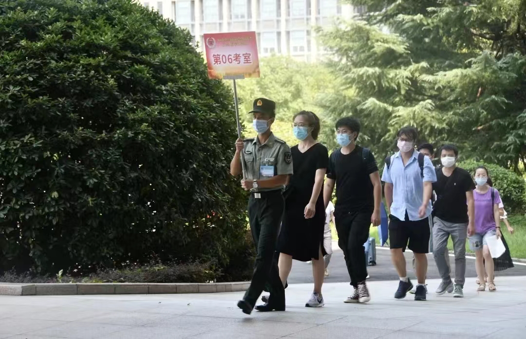 在职职工可以报考军队文职吗,在职人员可以报军队文职