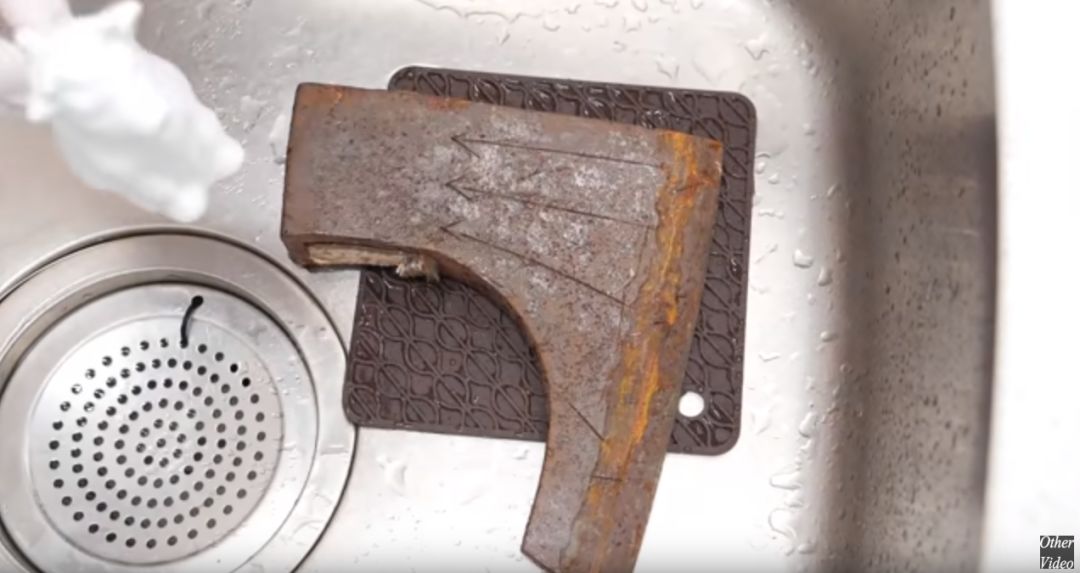 日本小哥用豆腐做刀,日本小哥铸刀全过程视频