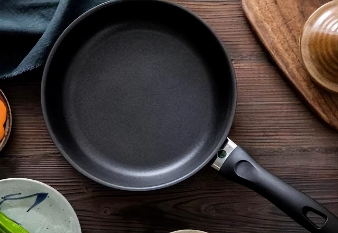 不粘锅会释放有毒物质吗,不粘锅有划痕到底有没有毒