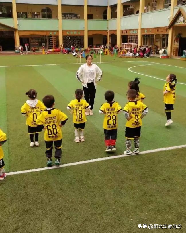 幼儿园足球游戏比赛方案最新版,足球游戏打鸭子教案