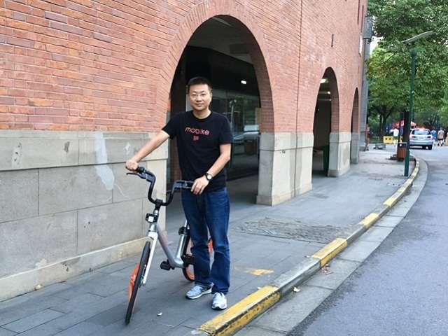 摩拜单车创始人胡玮炜卖了多少钱,ofo共享单车的创始人戴威