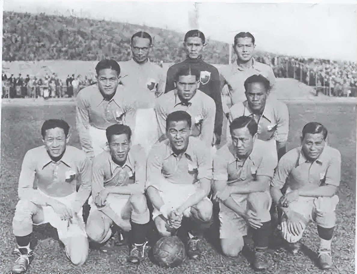 中国球王李惠堂vs巴西贝利,球王贝利跟李惠堂谁大