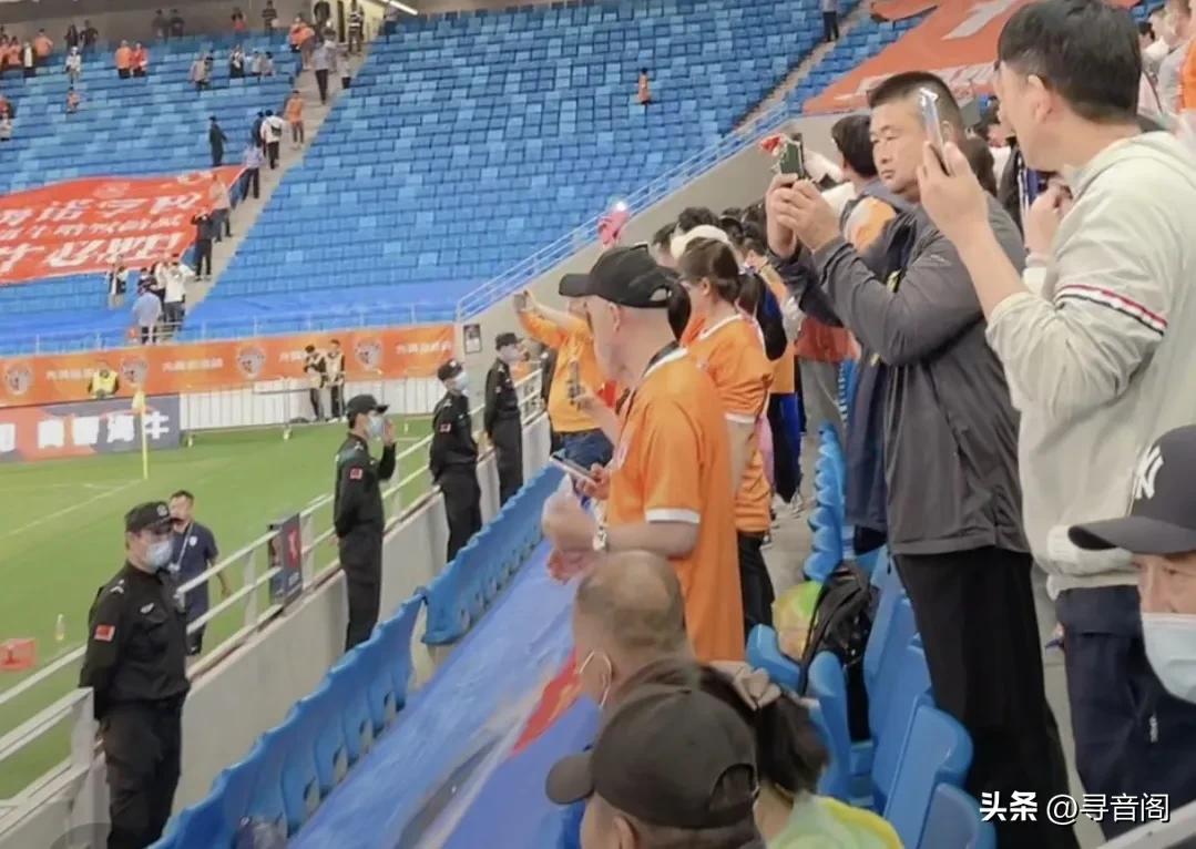 如果足球让人性变得狭隘和暴戾，我们应该评估是否取消这个项目