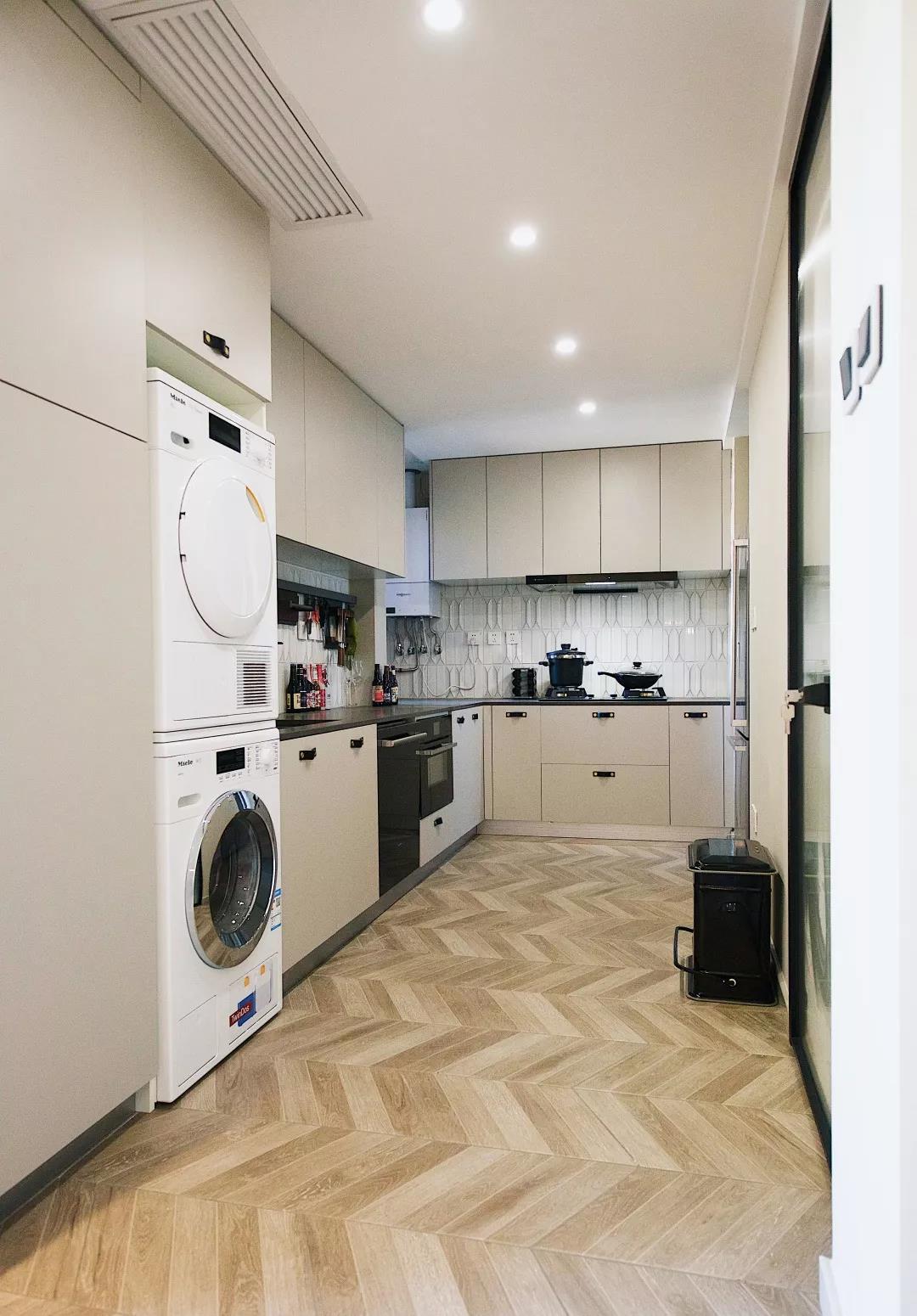 她家仅45㎡，却装出了豪宅感，还有家政间和大浴缸，太厉害了