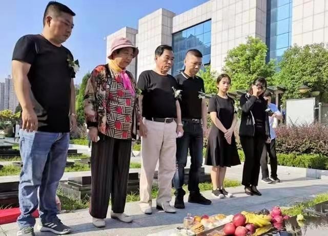 23岁为国捐躯,她的初恋守在墓旁终身未婚,弟弟苦寻她下落64年