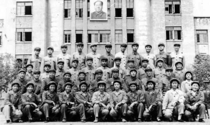 兵团宣传队老照片,兵团宣传队合影