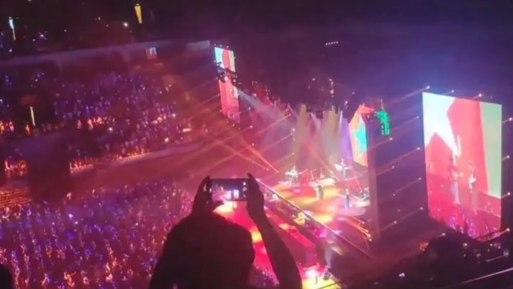 伍佰神级演唱会大合集,伍佰为什么被称为摇滚皇帝