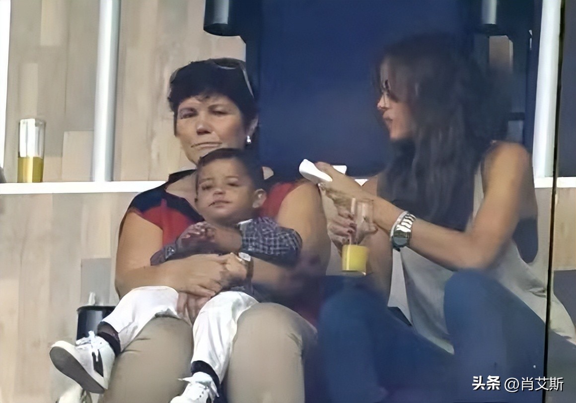 足坛射手榜贝利梅西c罗,足球三巨头梅西c罗内马尔