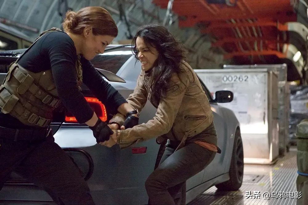 爽麻了!尺度美女全程飙车,它一回归,全球影迷都得高潮…