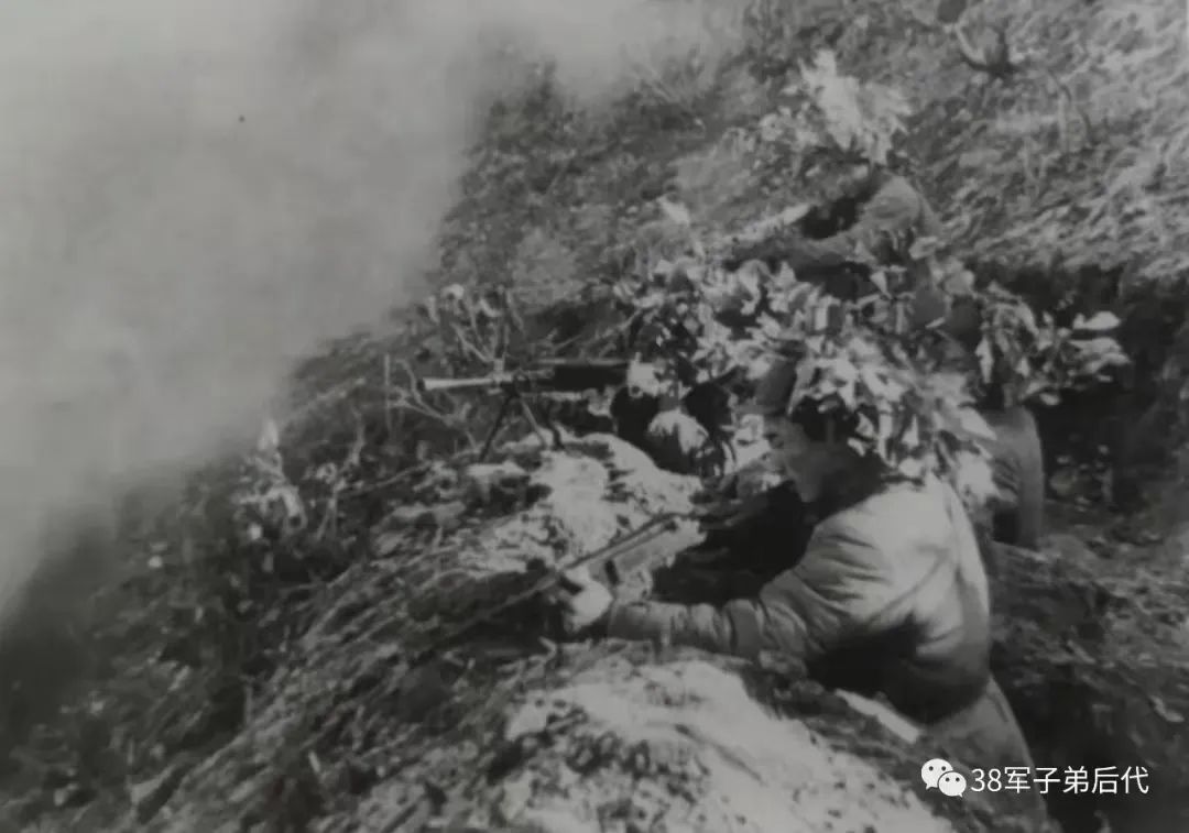 向参加抗美援朝最可爱的英烈致敬,缅怀抗美援朝先烈铭记历史视频