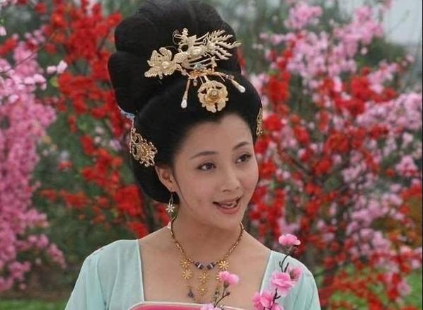 杨贵妃和安禄山暗生情愫，因怕被发现误打误撞发明一物，沿用至今