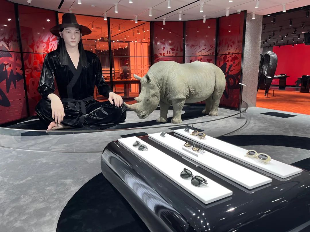 边买眼镜边看展?史上最不务正业的眼镜店亮相太古里