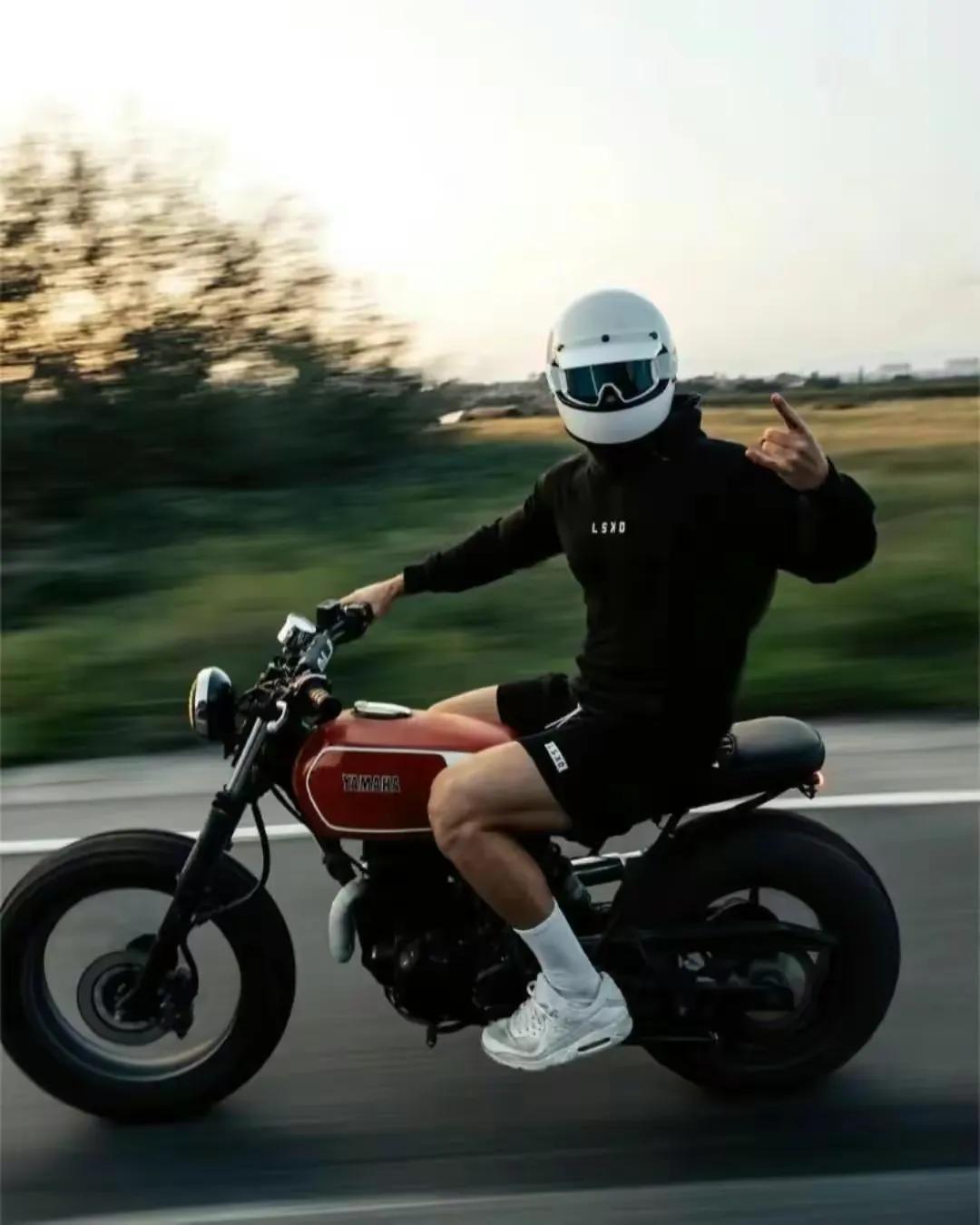 很久不换头像的男生,长期不换的微信头像男生