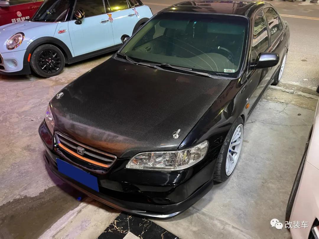 99年小伙的竞技风雅阁,被“美式截停”后也阻挡不了他继续玩车