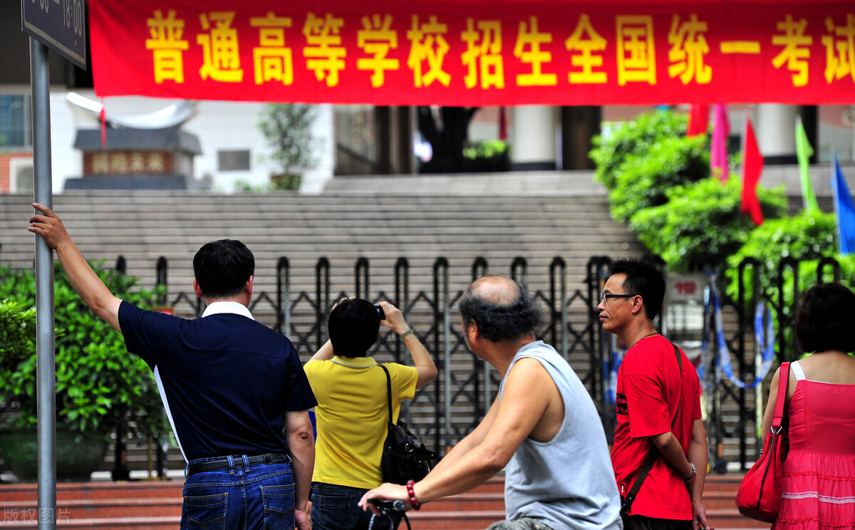 高一学校的家长会发言稿,2022开学线上家长会